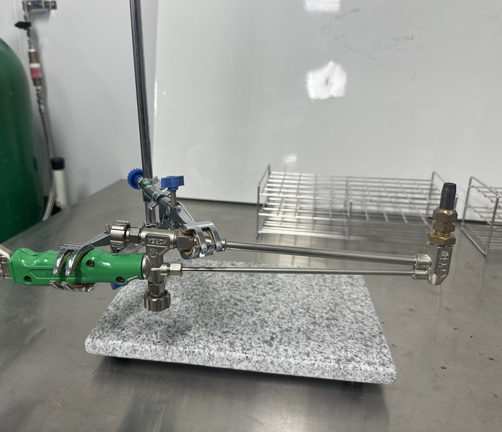 Glass sealing torch