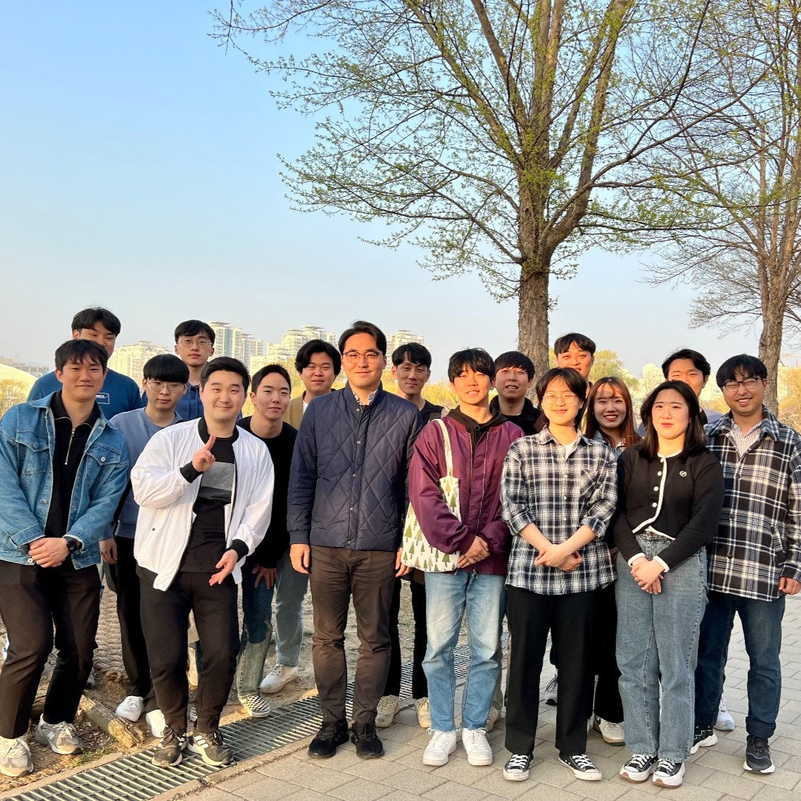 연구실 단체사진 · 2023-03-31