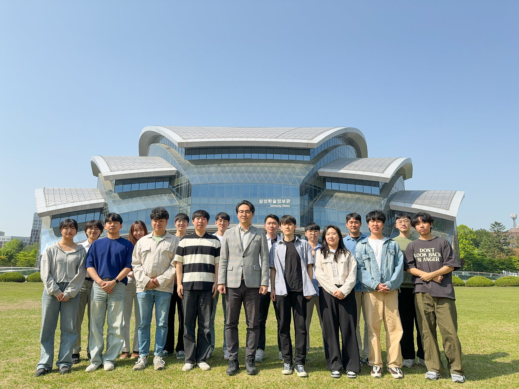 연구실 단체사진 · 2024-05-03